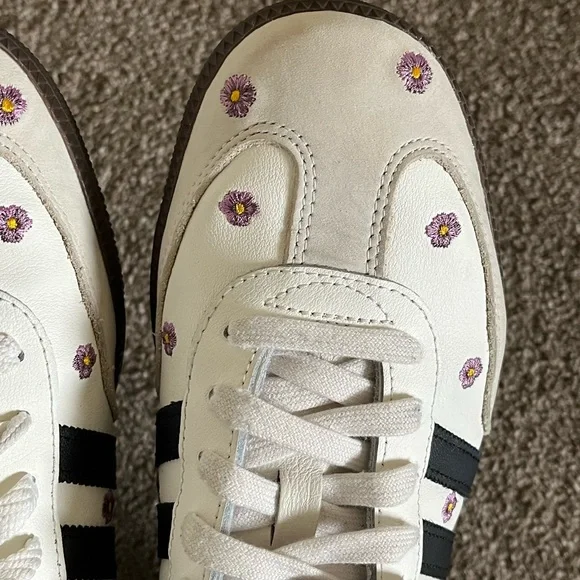 Adidas Samba White Sneakers with Black Stripes and Floral Embroidery - Picture 5 of 14